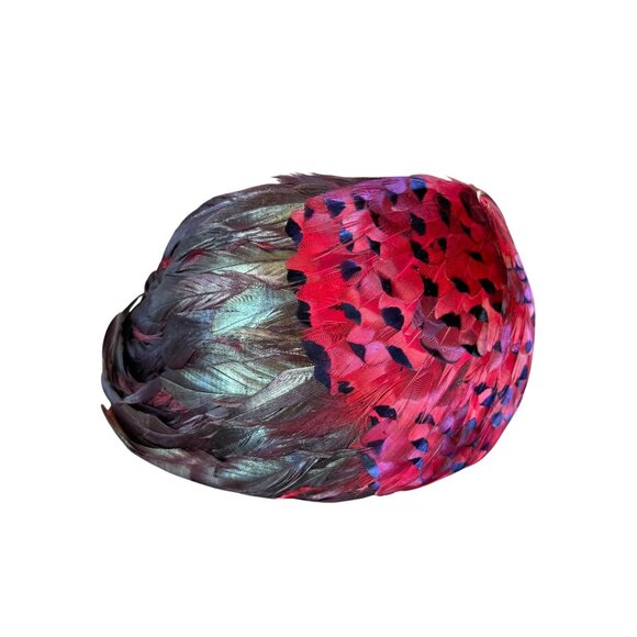 Feathered Womens Red Fascinator Hat With Iridescent Green Accents Elegant Vintag - Picture 5 of 8